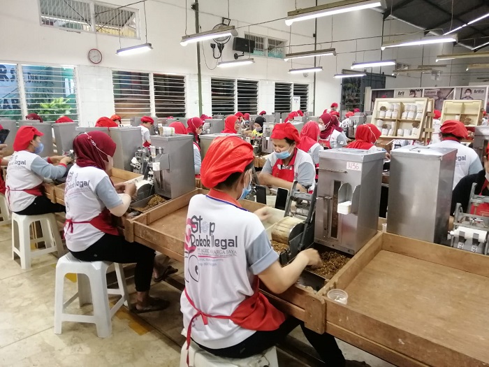 Mengulik Cerita Wanita Tangguh di Balik Pabrik SKT Salatiga